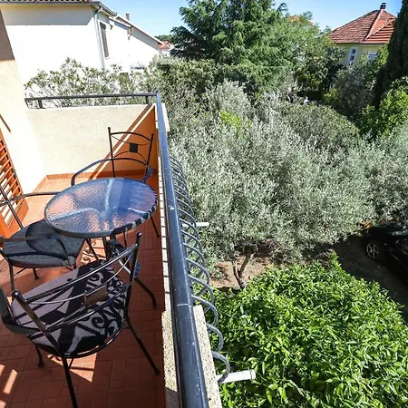 Biograd Lägenhet *